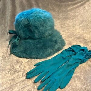 Vintage Stylish ‘60’s Teal Faux Fur Bucket Hat and Glove Set